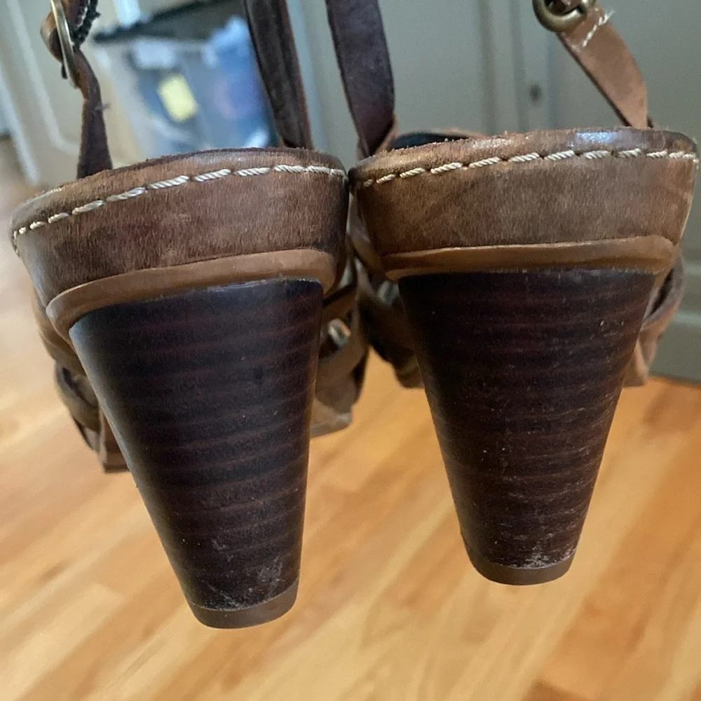 Timberlands Earth keepers strappy leather sandals women’s brown distressed Sz 7W